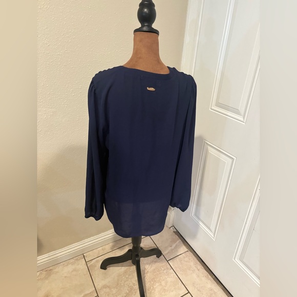 Chic Navy Women's Blouse with Cut-Out Details - Picture 4 of 4